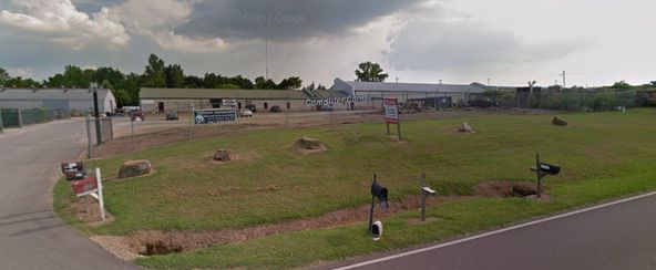 9373 Macon Rd, Cordova, TN 38016